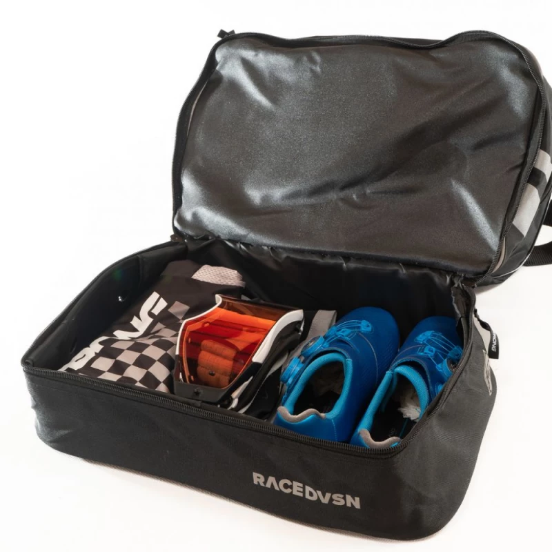 SAC CASQUE STAYSTRONG CHEVRON BLACK 3 SAC CASQUE STAYSTRONG CHEVRON BLACK – Image 3